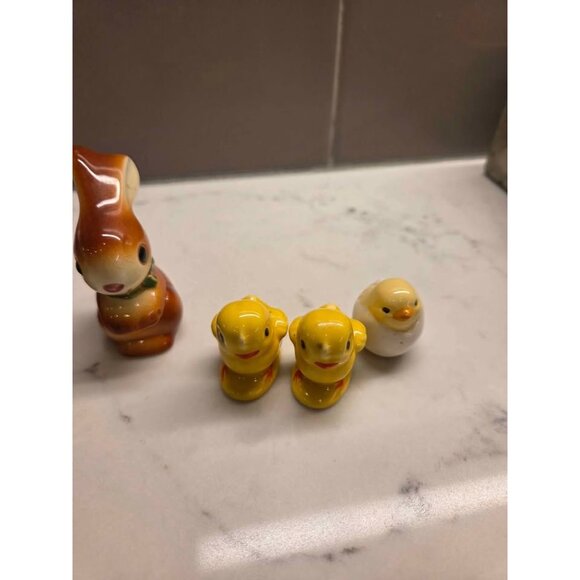 Vintage spring salt and pepper shakers and figurines made in Germany - Picture 4 of 10